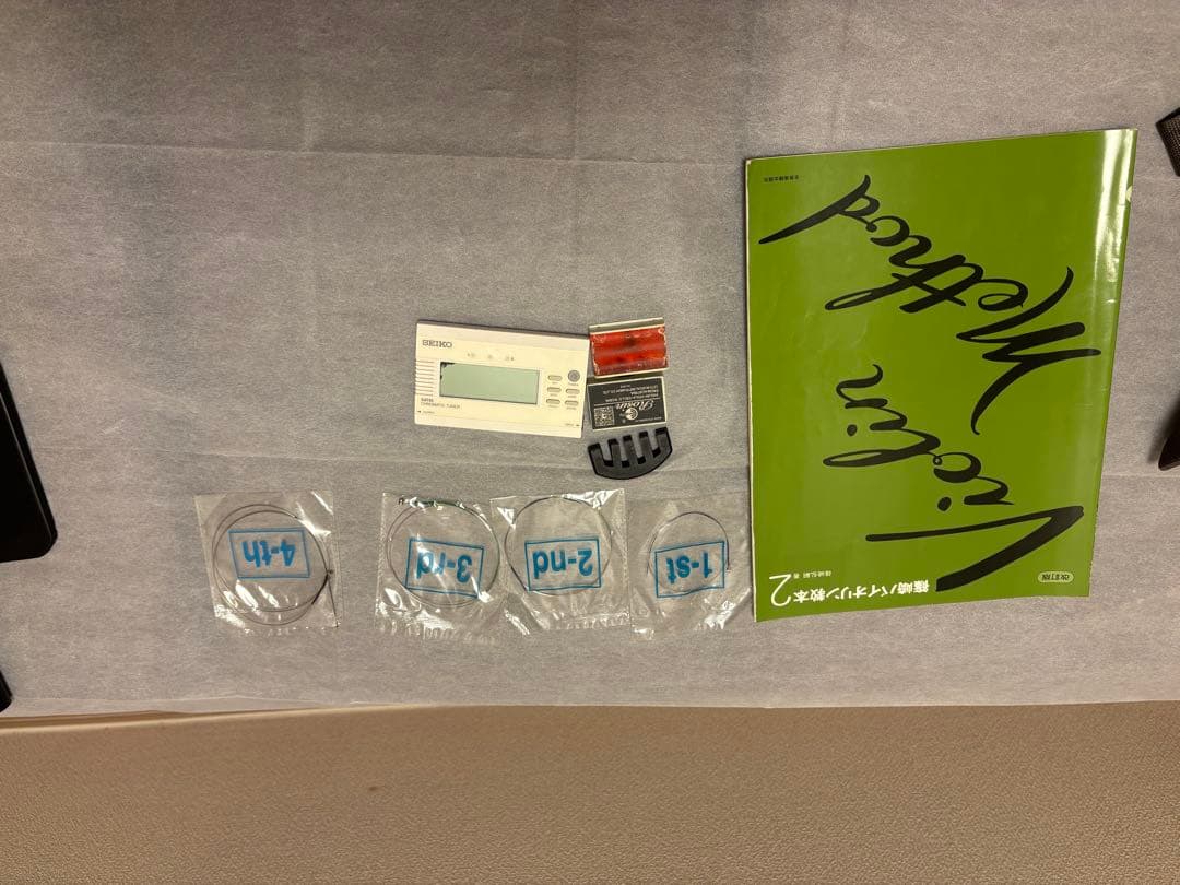 バイオリン 1/2サイズ 初心者セット 弓2本・肩当て・チューナー・予備弦・教本