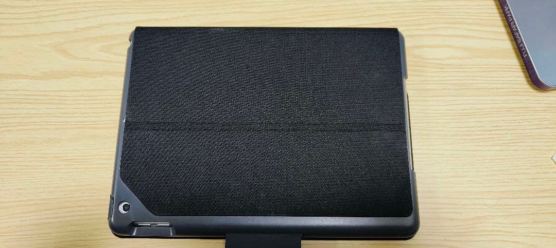 iPad（第6世代）Wi-Fi+セルラー32GB　シルバー 　キーボードカバー付