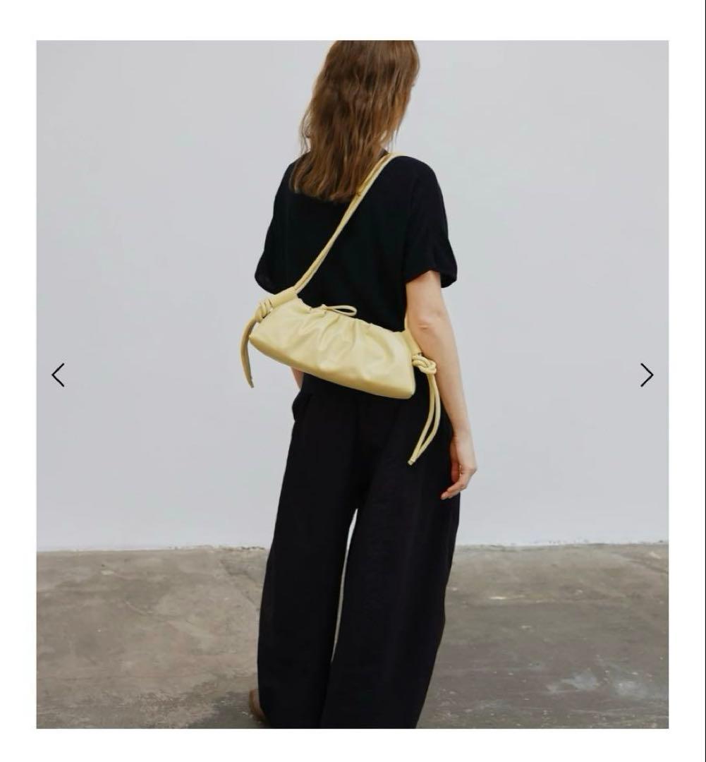 【新品タグ付き】ÖLEND DUMPLING BAG バターイエロー　オーレンド