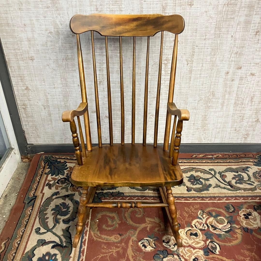 木製ロッキングチェア クラシックデザイン 肘掛け付き