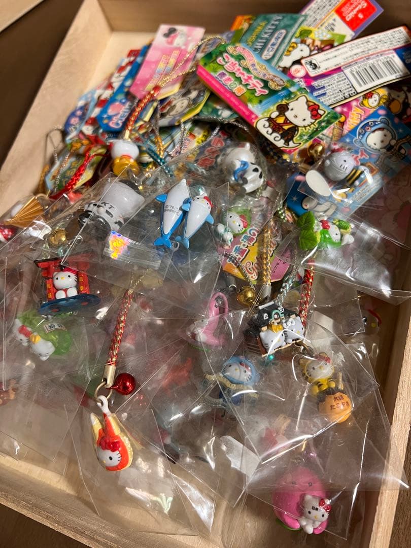 ご当地キティ　ハローキティ ストラップ セット　52個　まとめ売り