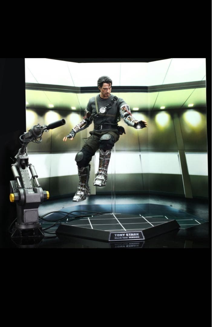 トニー・スターク（メカテスト版）　アイアンマン　１／６スケールフィギュア