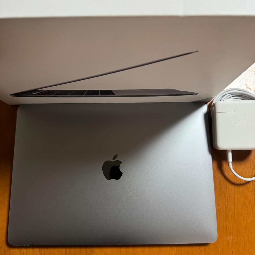 MacBook Pro 2019 13インチ グレー 本体 箱あり 充電器付き