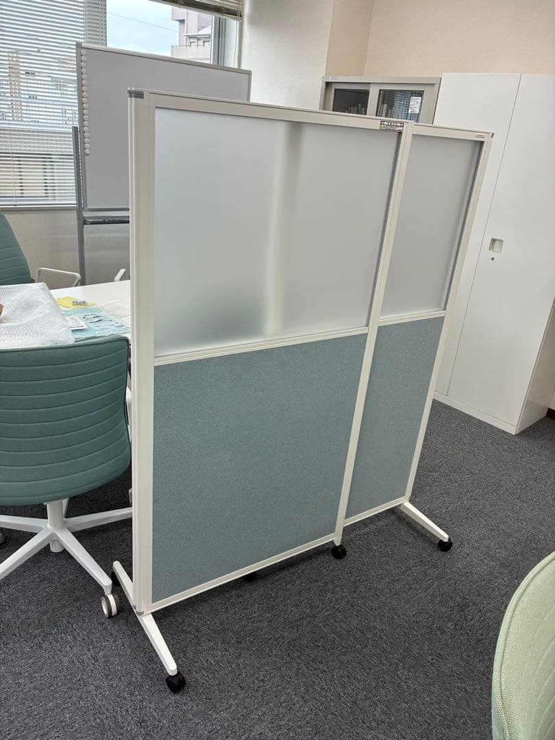 オカムラ オフィスパーテーション セージ&ホワイト　送料込み