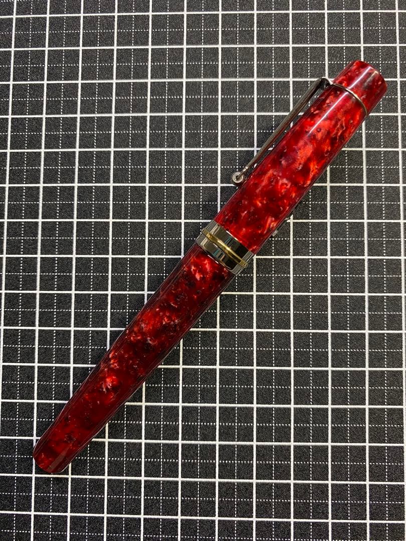 DELTA VINTAGE collection Red 万年筆　字幅M