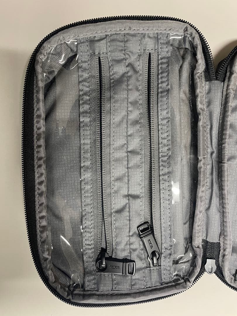 TUMI トラベルポーチ￼