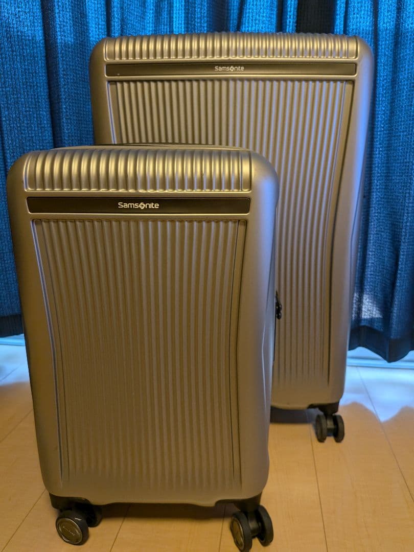 Samsonite キャリーケースセット シルバー27と20インチ 2ピース