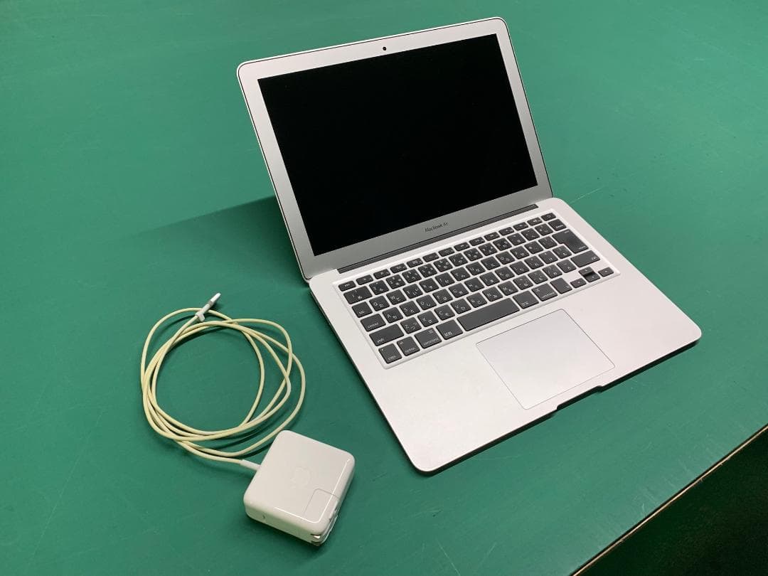 MacBook本体 MacBook Air (13-inch, Early 2015)