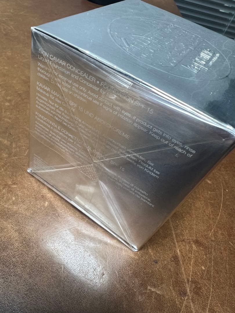 la prairie コンシーラー ファンデーションN20 pure ivory