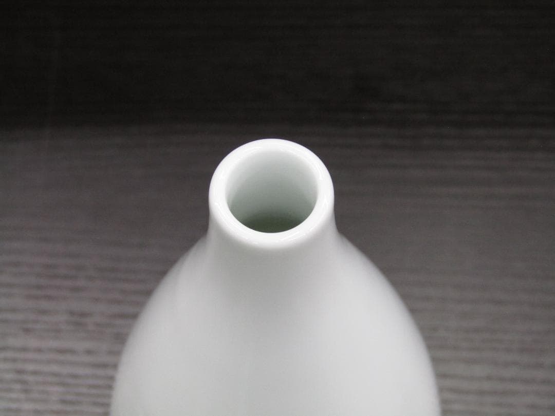 【未使用品】有田焼 人間国宝 井上萬二 作 白磁彫紋一輪差 花柄