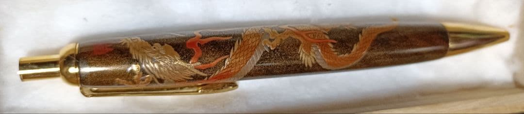 ドラゴン装飾の高級ボールペン