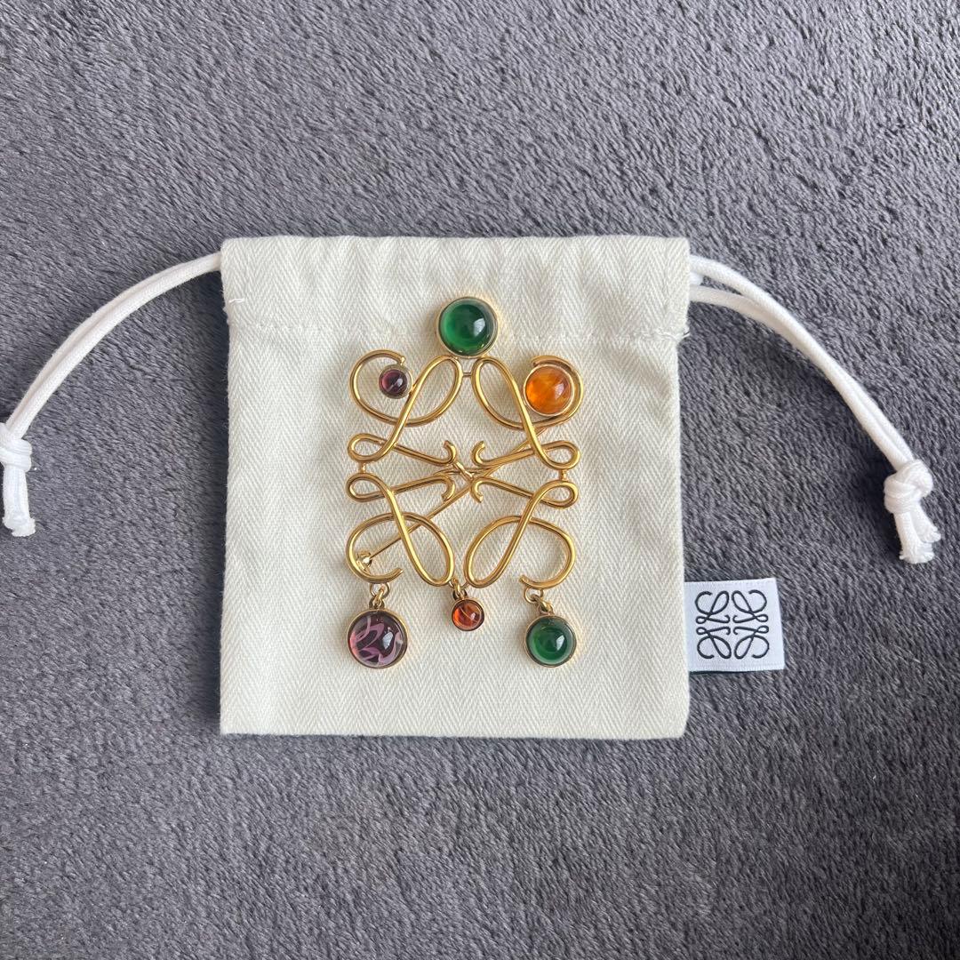 LOEWEロエベ アナグラム ブローチ ゴールド 石付き