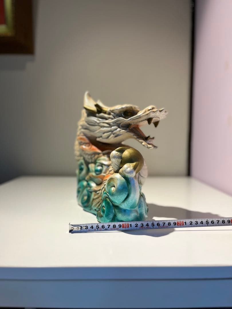 ドラゴンの陶器置物