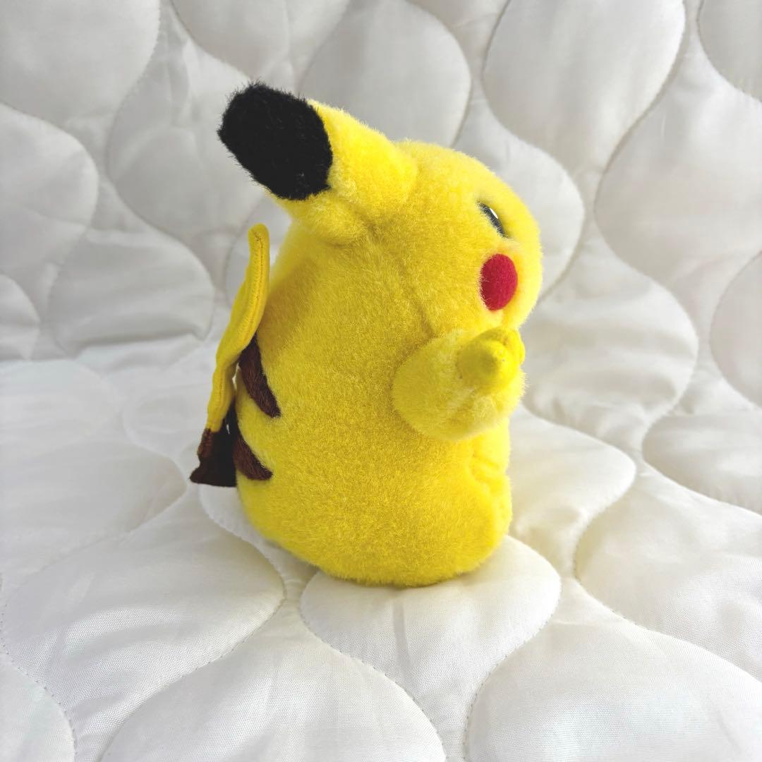 ピカチュウ　ピース　ぬいぐるみ　トミー