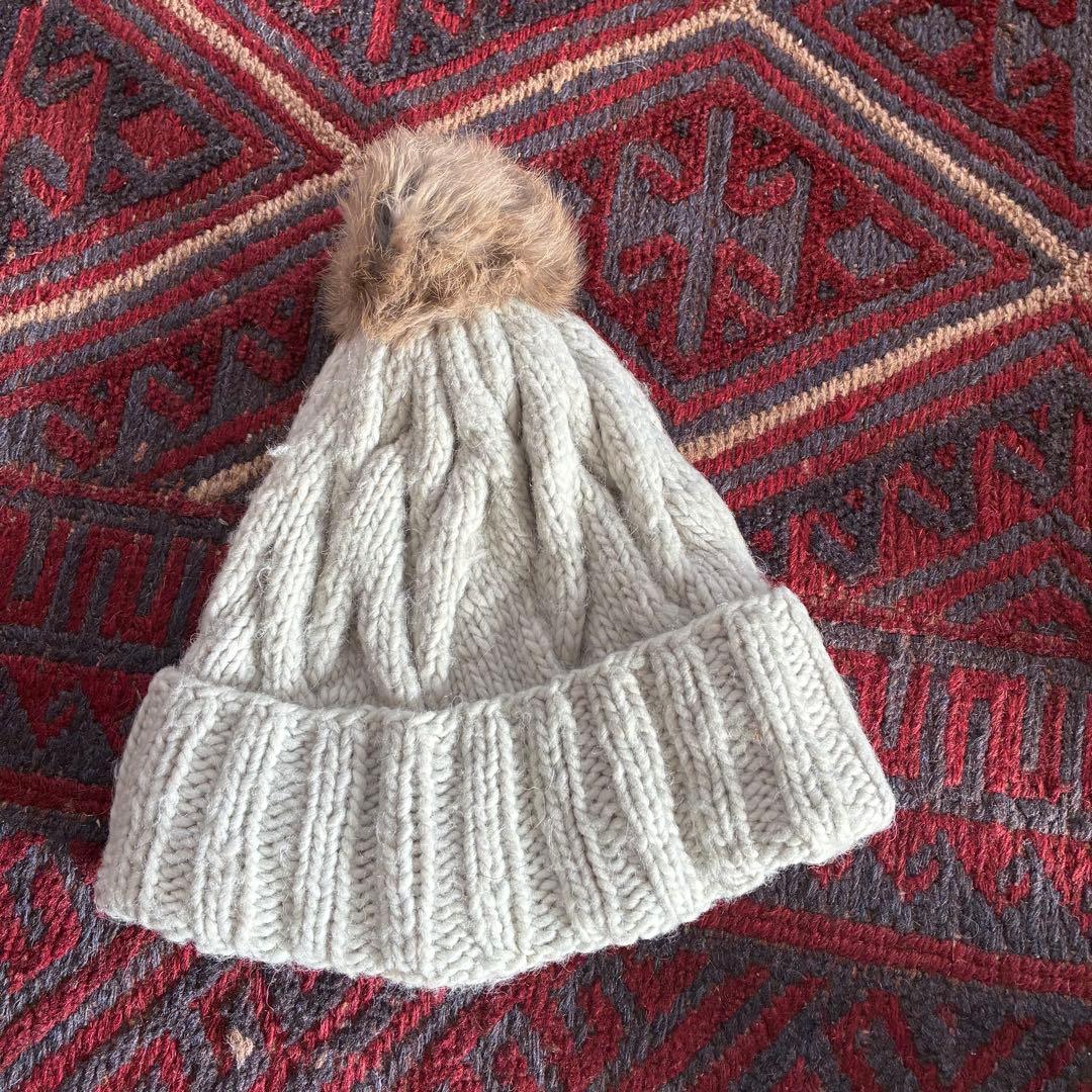 ラトビア製　手編み　ぽんぽん帽子　ラビットファー　ウール100% ニット帽　白