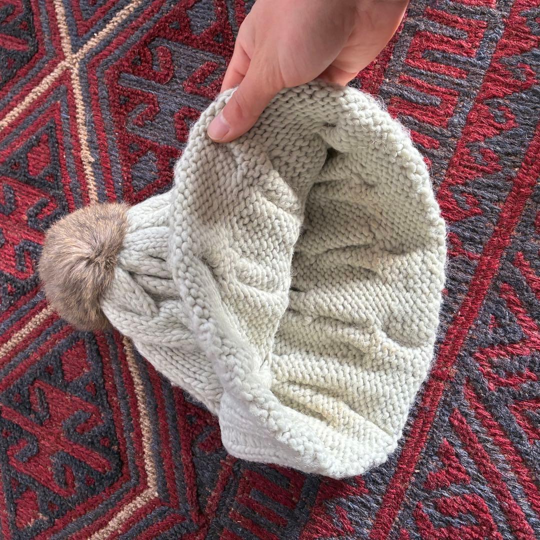 ラトビア製　手編み　ぽんぽん帽子　ラビットファー　ウール100% ニット帽　白