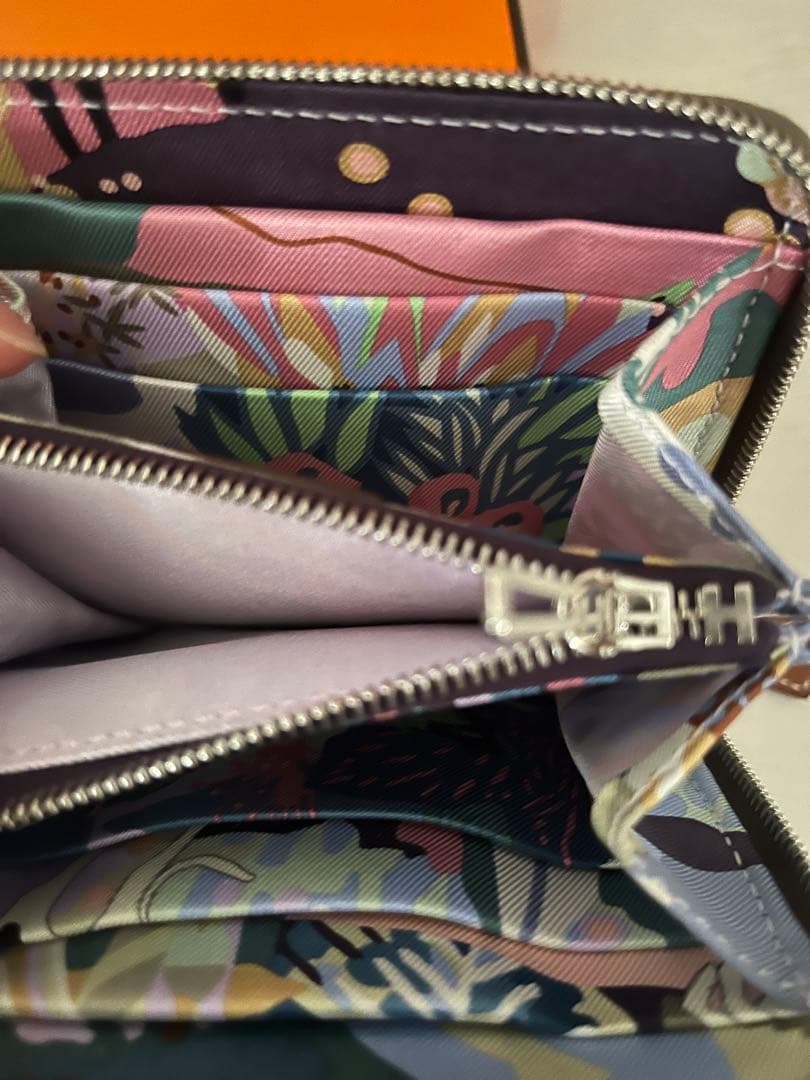 【新品未使用】HERMES シルクインコンバ クト　エトゥープ