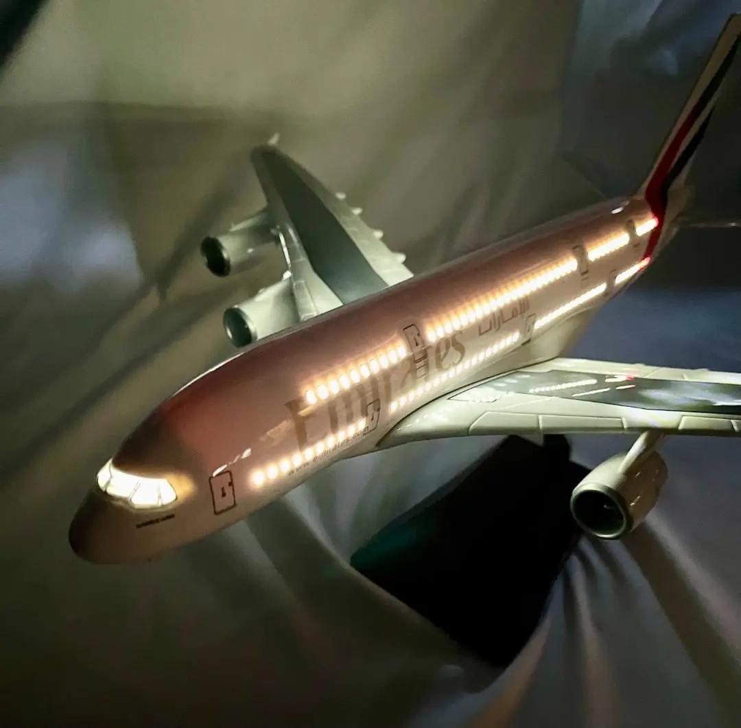 Aircraft Model　エミレーツ航空｜Airbus A380｜ライト点灯
