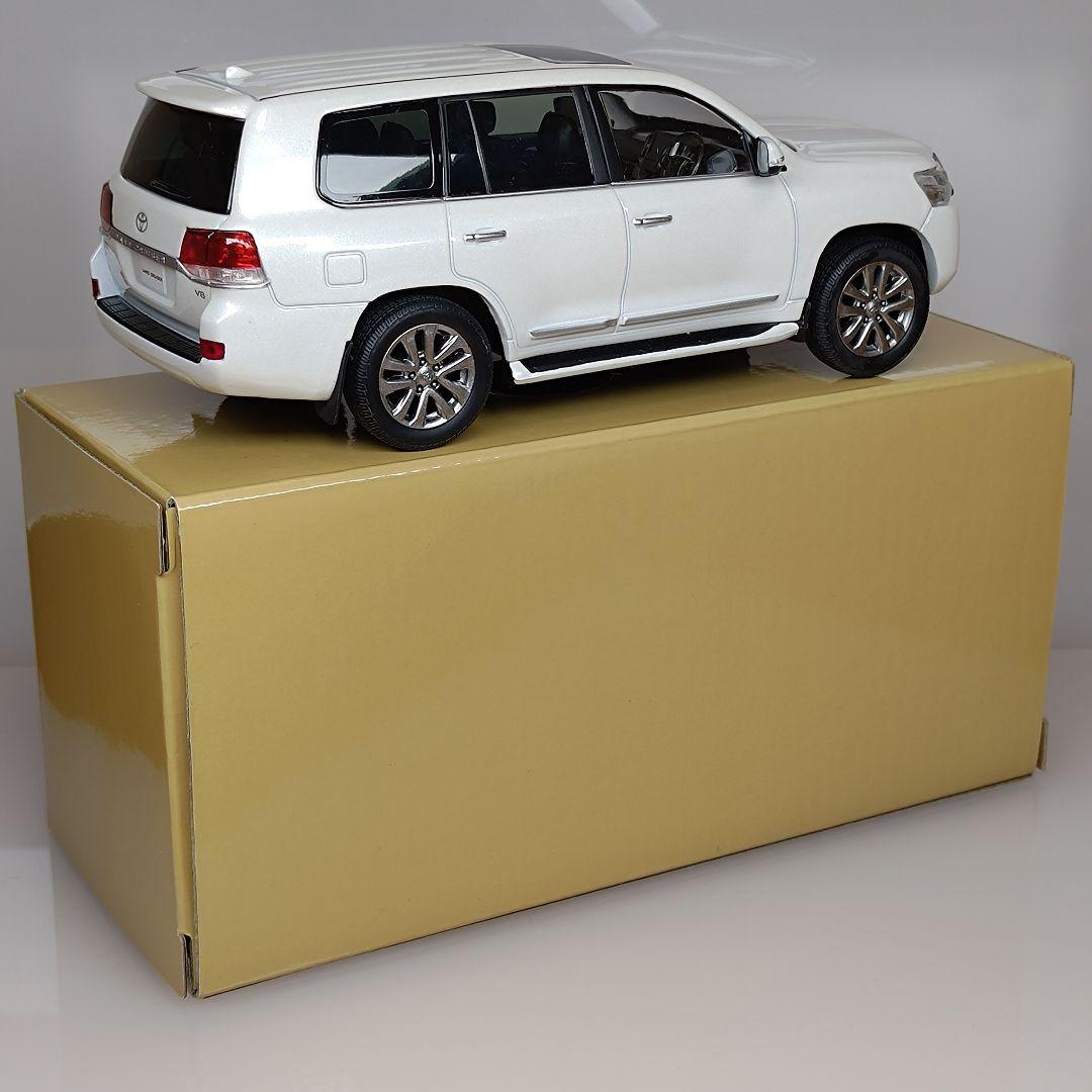 ランドクルーザー 200 カラーサンプル ホワイトパールクリスタルシャイン