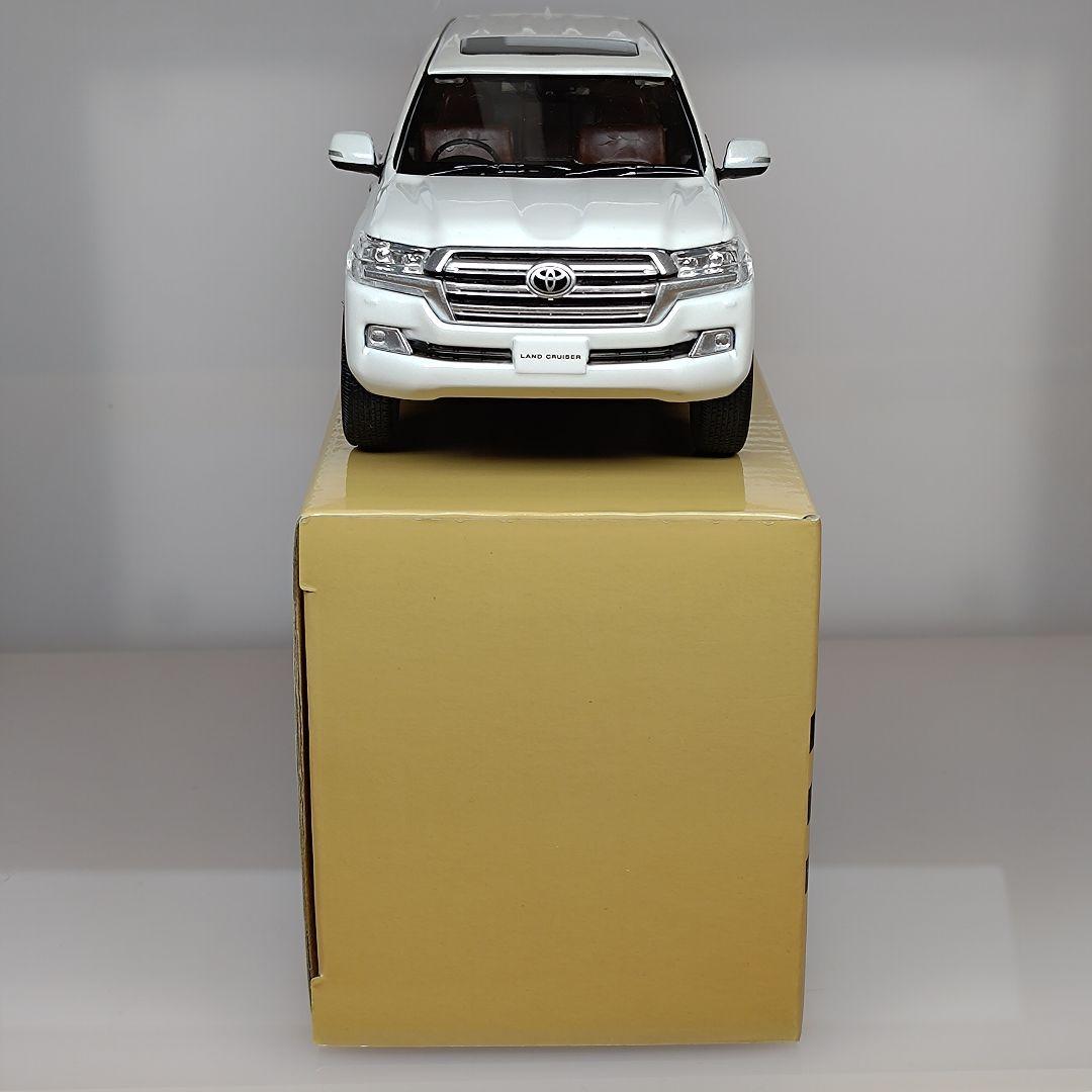 ランドクルーザー 200 カラーサンプル ホワイトパールクリスタルシャイン