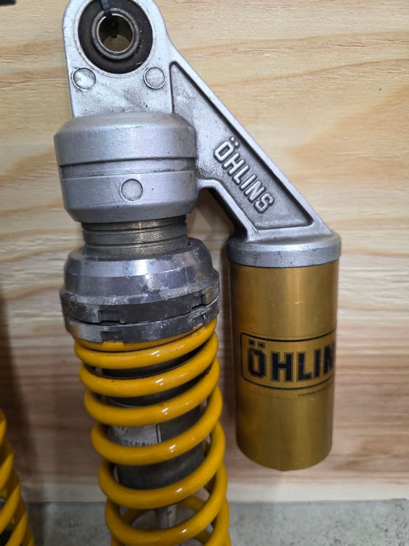 ÖHLINS ダブルショックサスペンション