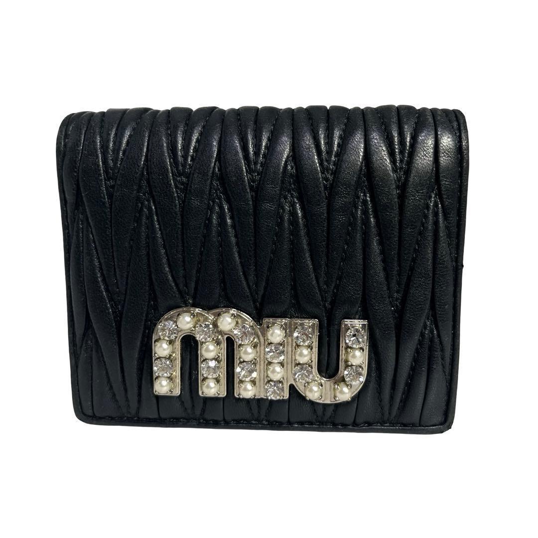 レア✨ミュウミュウ 二つ折り財布 ロゴ ビジュー マテラッセ レザー 黒