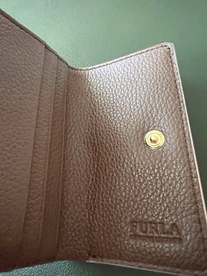 【新品・未使用】FURLA ピンクベージュxブラウン 三つ折り財布保管袋付