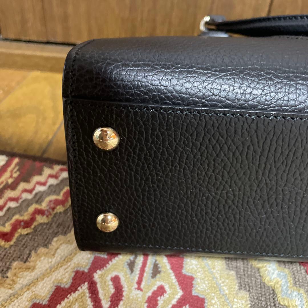 GUCCI ブラックレザーショルダーバッグ