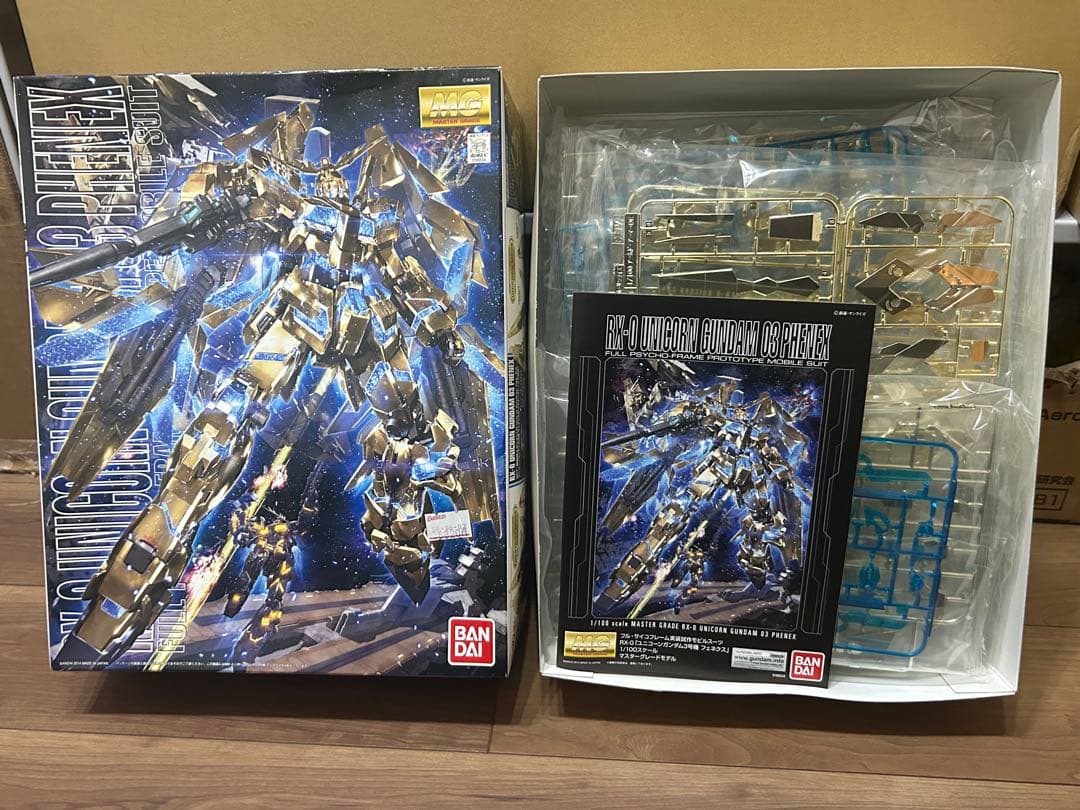 MGバンダイ ユニコーンガンダム3号機フェネクス プラモデル ガンプラ