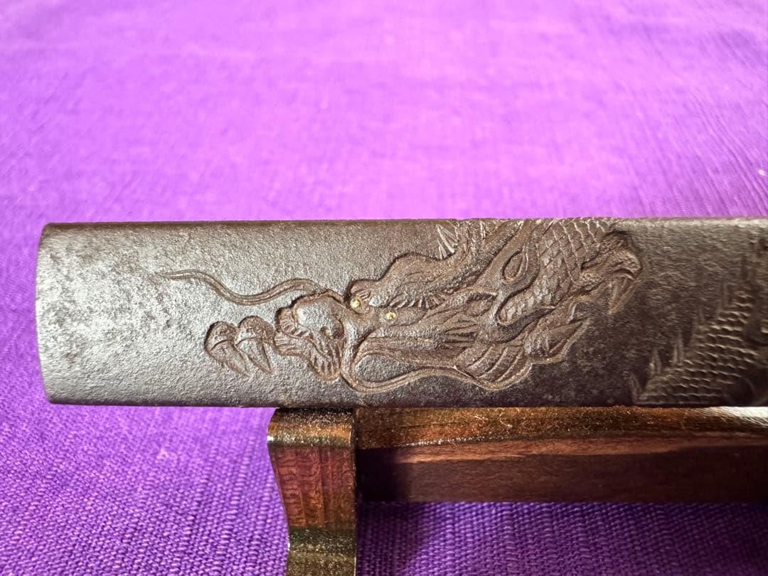 成龍軒栄寿　最高峰品　鉄地龍図小柄　特保確実　真作保証（日本刀装具笄鍔鐔目貫小刀