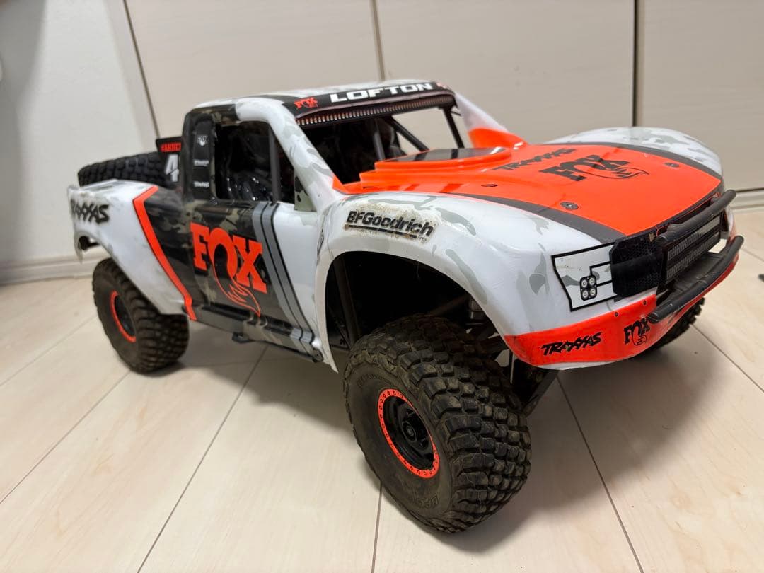 Traxxas UDR 1/7オフロードRCカー まさ