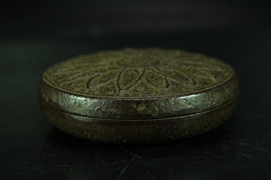 菊紋 香合 釜師 盛久 共箱(K-YC377)