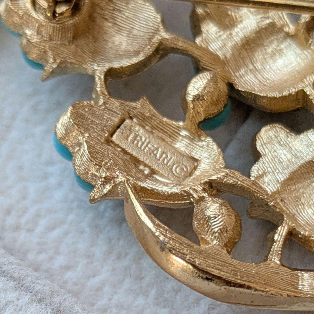 Trifari クラウン トリファリ ターコイズ クラッチブーケ ブローチ