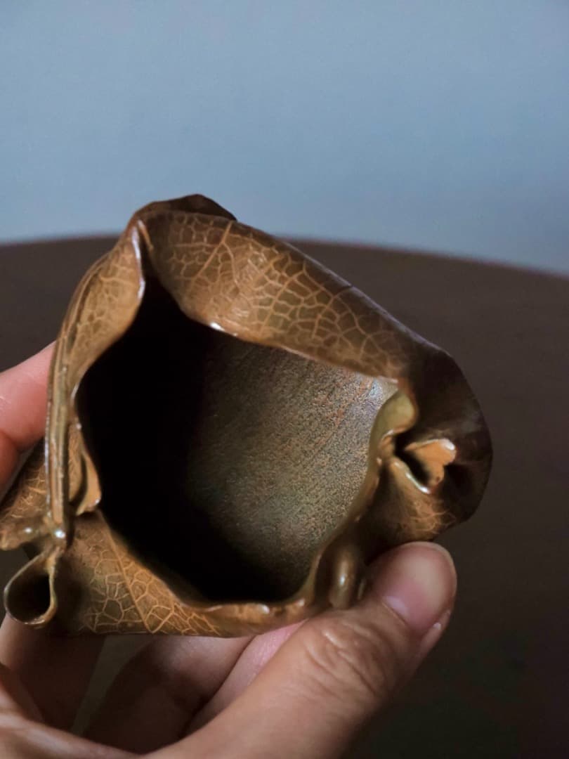 須賀月真　蝋型鋳銅　葉型　置物　物入れ　金属工芸　330.5g　箱付　Q2306