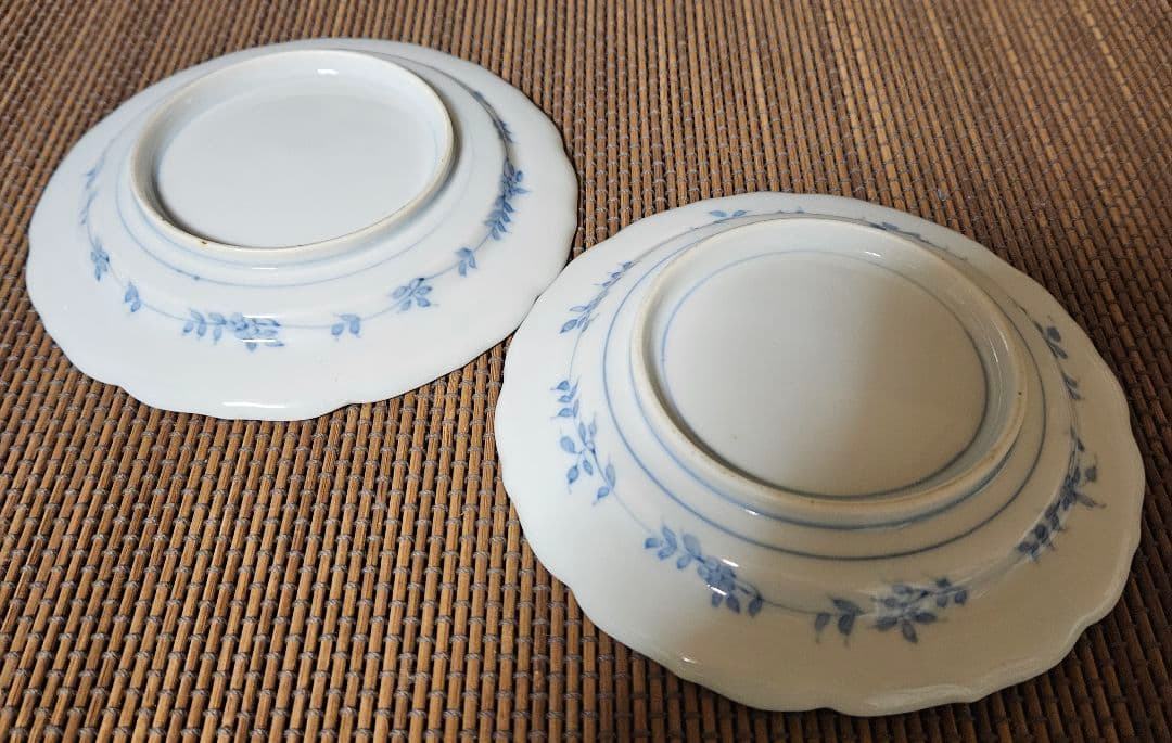 【名品❗】江戸時代後期　柿右衛門様式　染錦　双鳥に　梅花紅葉赤花図　輪花皿　2客