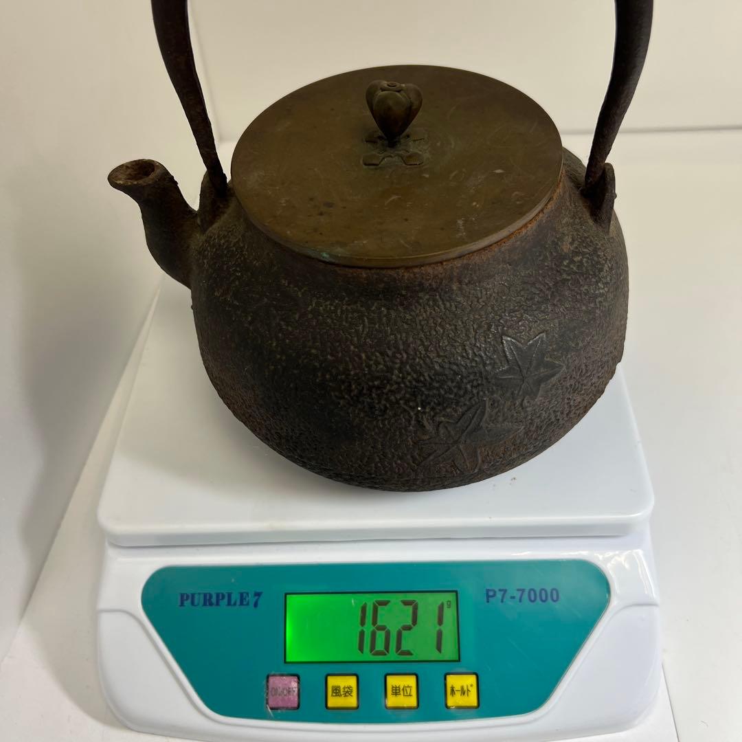 龍文堂　紅葉陽刻鉄瓶　高さ約21㎝/1621g 東Y7-1209☆2Fトヒチサ