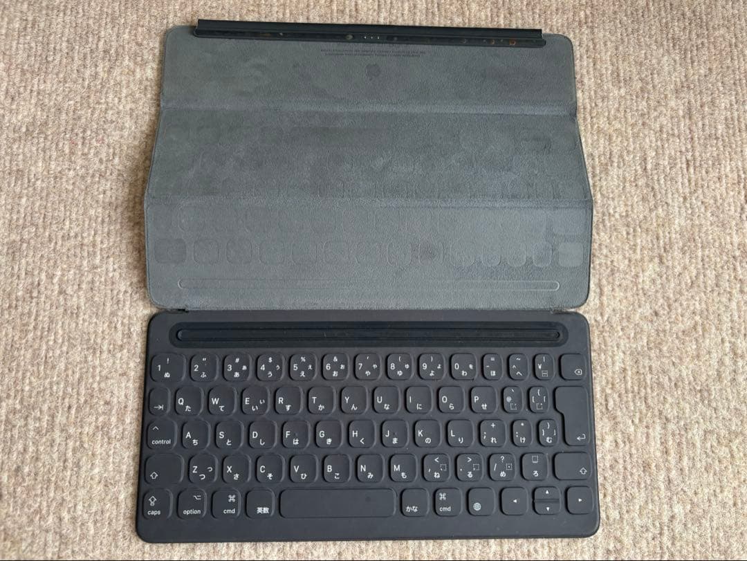 Apple　純正　smart keyboard　スマートキーボード　A1829
