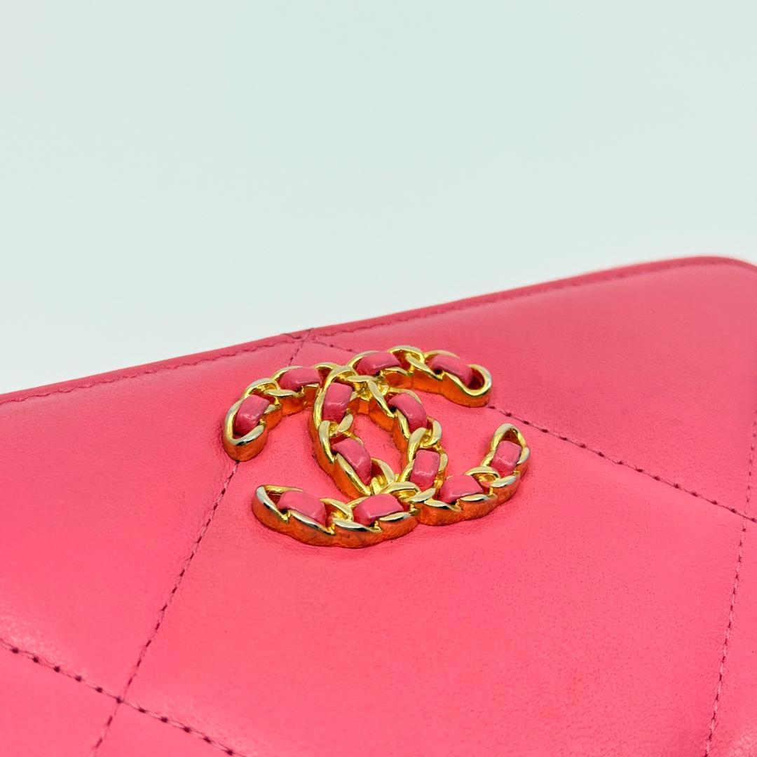 CHANEL シャネル　コンパクトウォレット　CHANEL 19　ディズヌフ