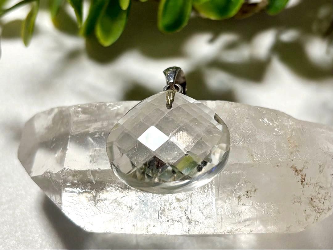 夢幻品質　ヒマラヤ幻の聖山　カイラス水晶のプレミアムミラーカットペンダントトップ