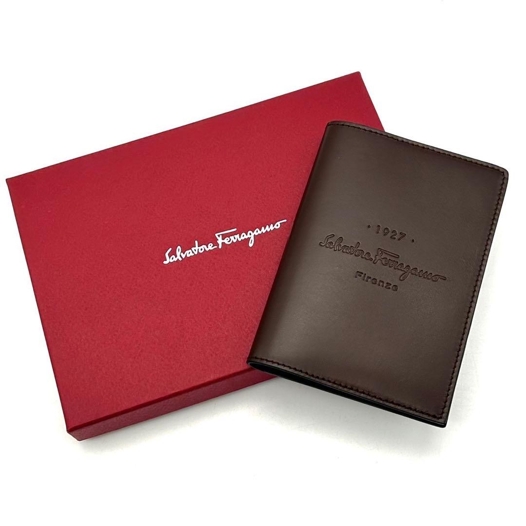 サルヴァトーレフェラガモ 二つ折り 手帳カバー ロゴ パスポートケース