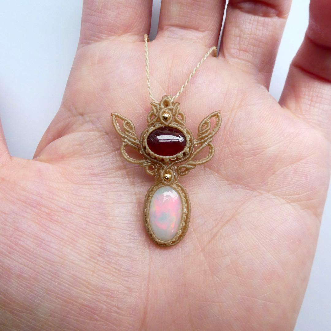 大粒オパール・ガーネットのマクラメネックレス