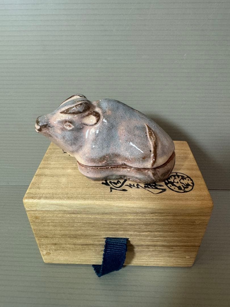 2769 萩焼深川本窯　12代　田原陶兵衛　牛　　香合　未使用