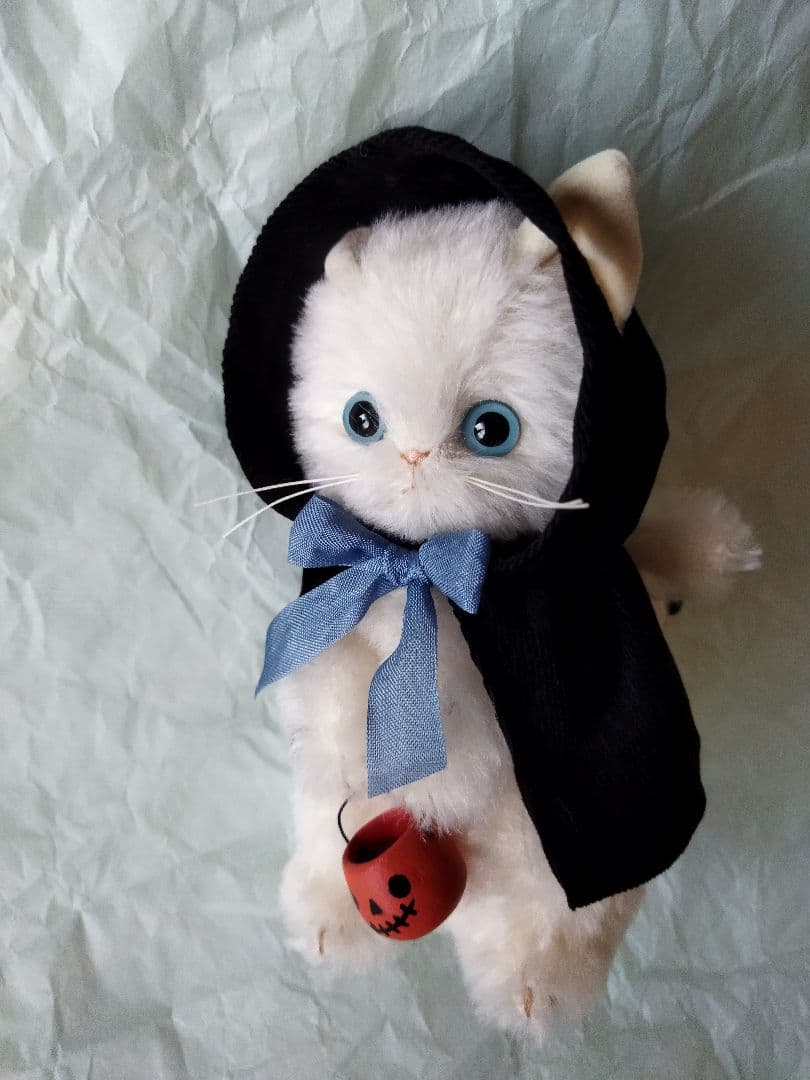 ⭐︎もも⭐︎ハロウィン黒マントの白ねこさん　Paricoさま　アーティストベア