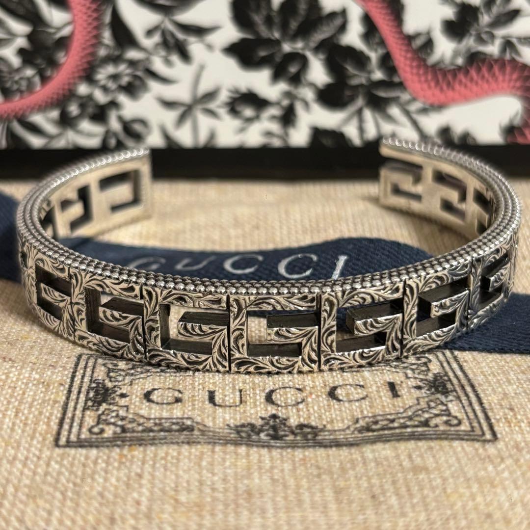GUCCI 新品同様品　インターロッキングGアラベスクバングル　刻印17 付属品