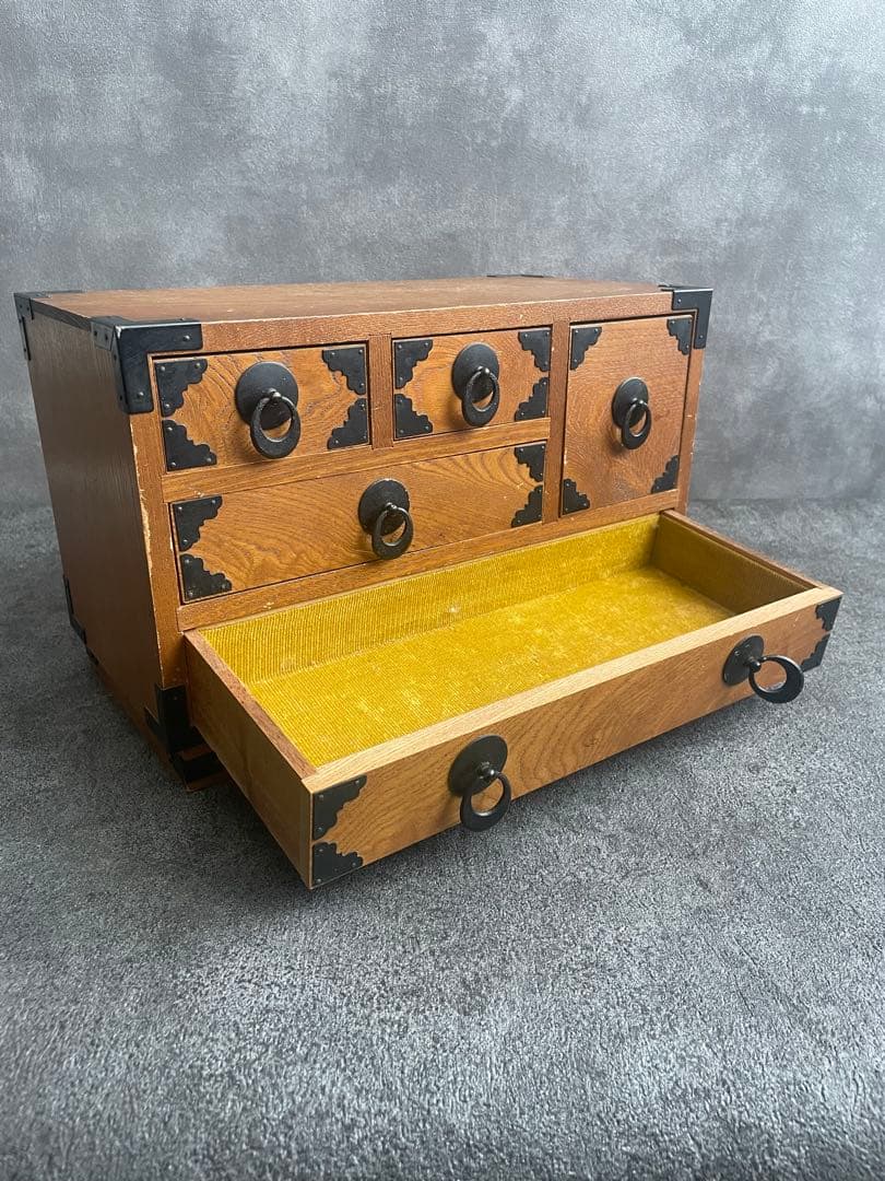 昭和レトロな木製小箪笥