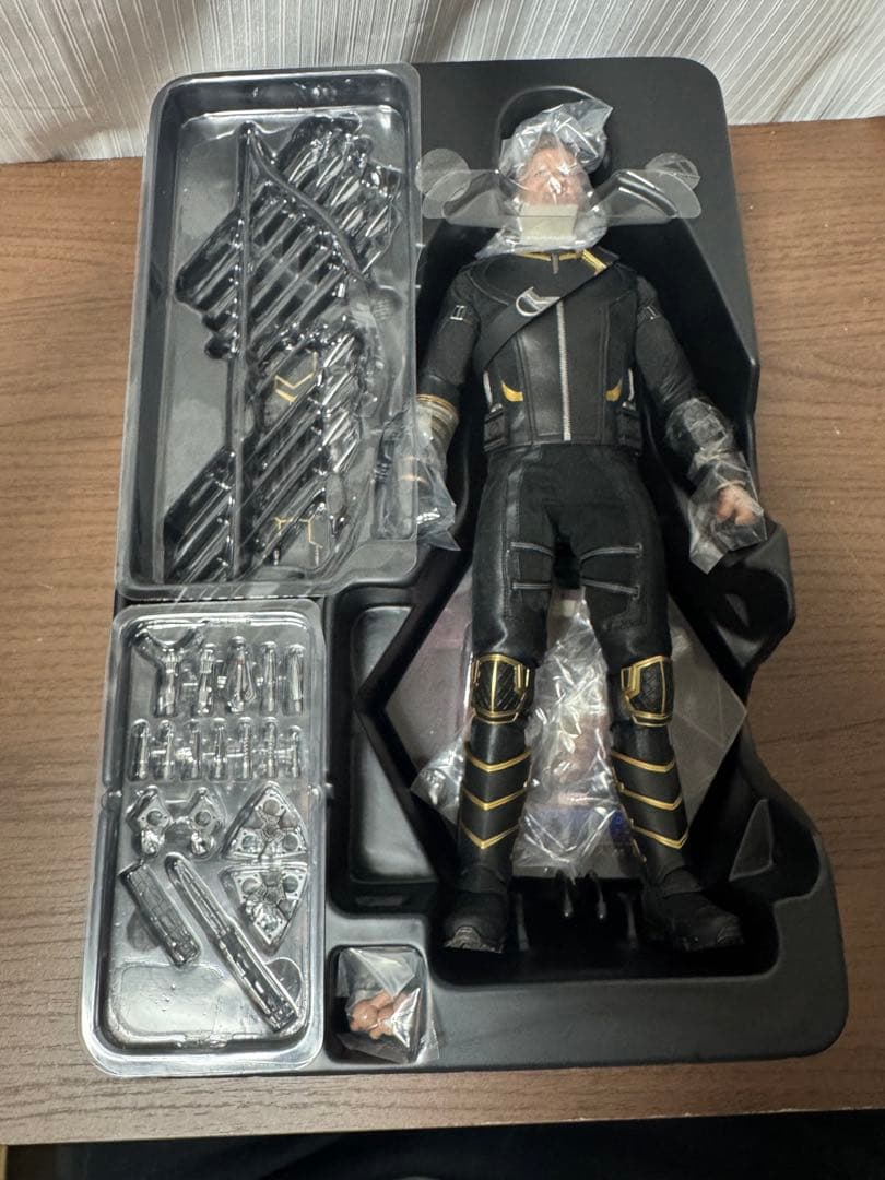 ホットトイズ　ホークアイ1/6 フィギュア アベンジャーズエンドゲーム