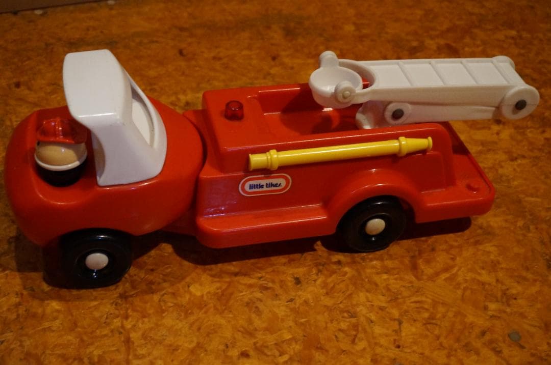 リトルタイクス　消防車