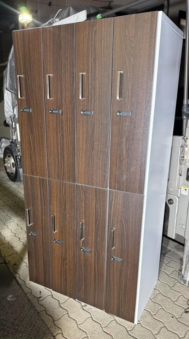 (4290)*株式会社スマイル SMILE 8人用ロッカー(ダイヤル錠)鍵付き。