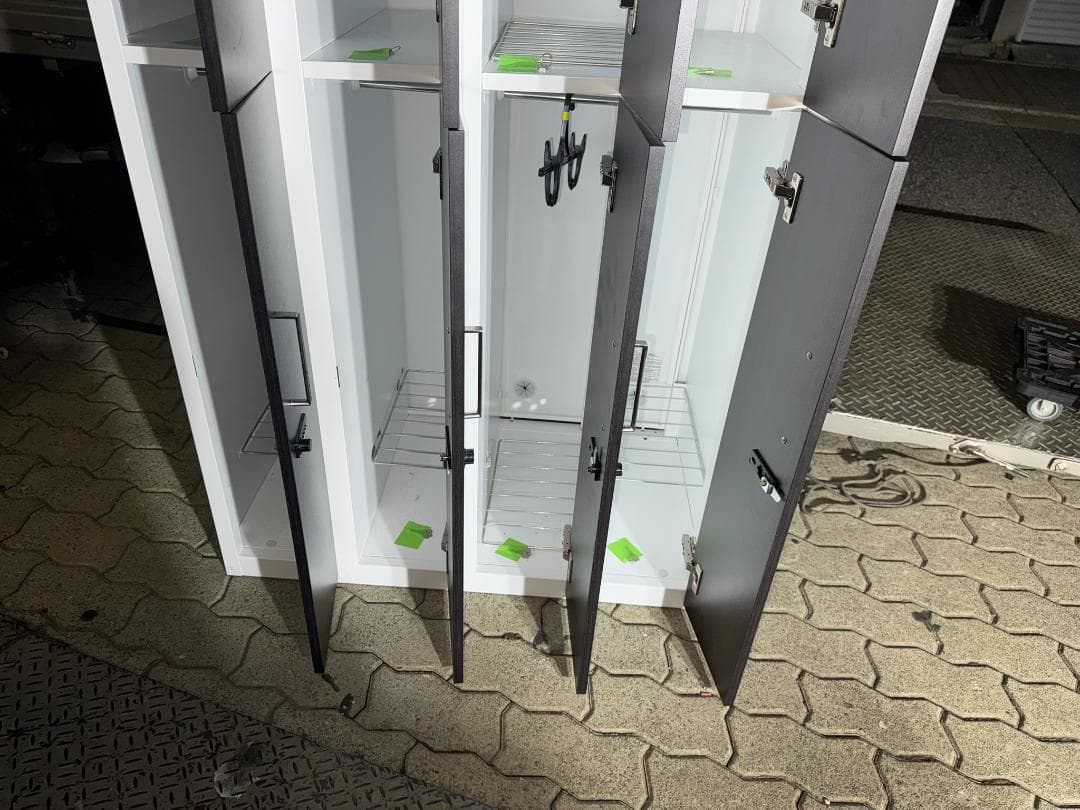 (4290)*株式会社スマイル SMILE 8人用ロッカー(ダイヤル錠)鍵付き。