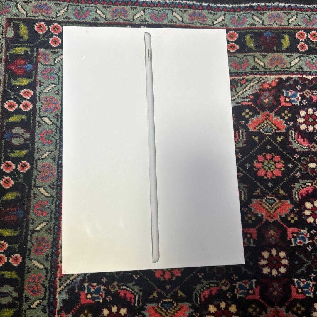 iPad 第8世代 32GB Wi-FIモデルシルバー 本体　箱あり